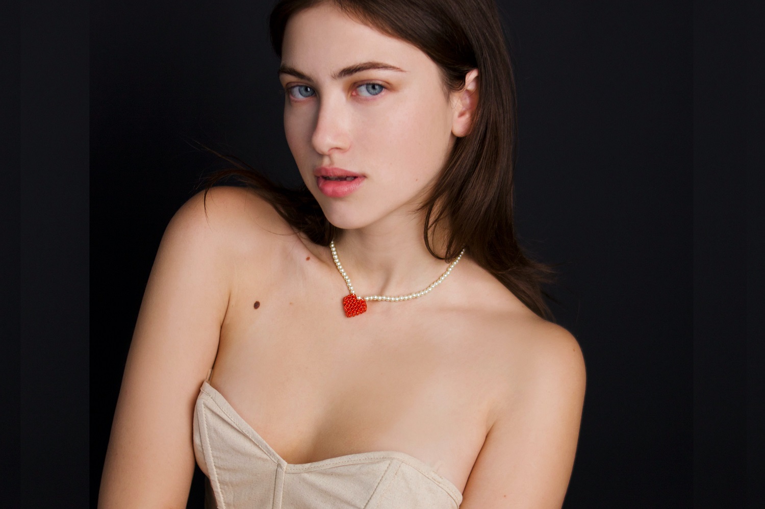 COLLIER-COEUR-ROUGE-FEMME-TENDANCE